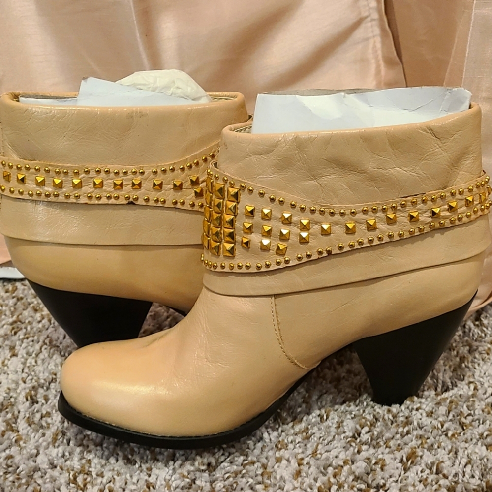 Ankle boots
